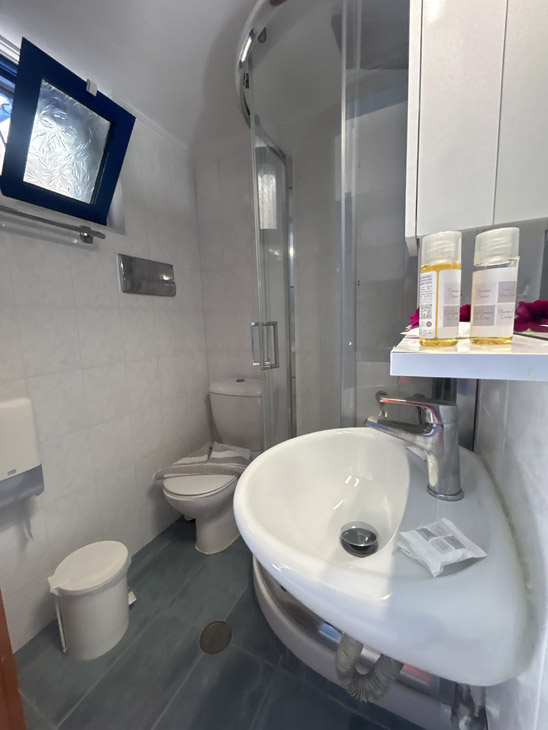 Three Bed Studio-Bathroom